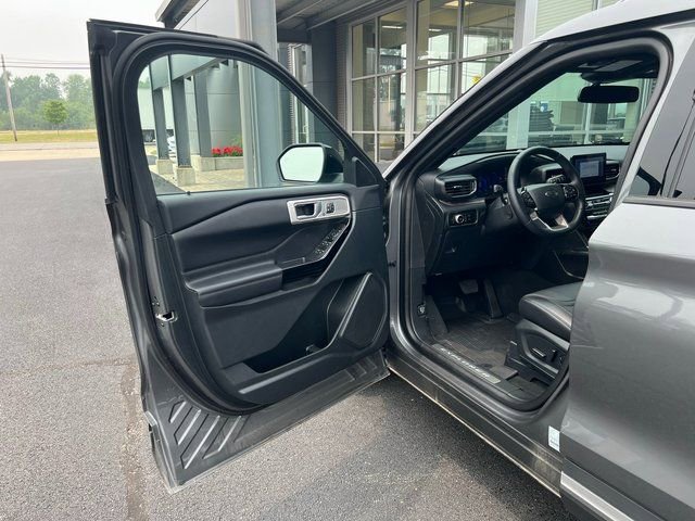Used 2023 Ford Explorer Platinum w/ Equipment Group 601A image 20