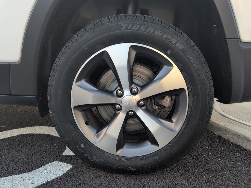 Used 2022 Jeep Cherokee Limited image 9