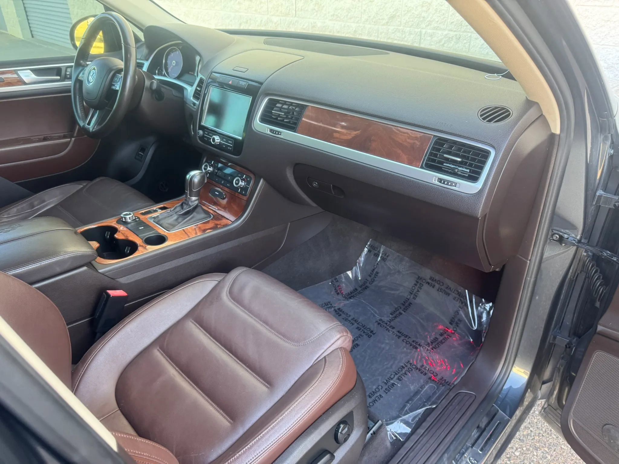 Used 2012 Volkswagen Touareg TDI AWD/4WD image 11