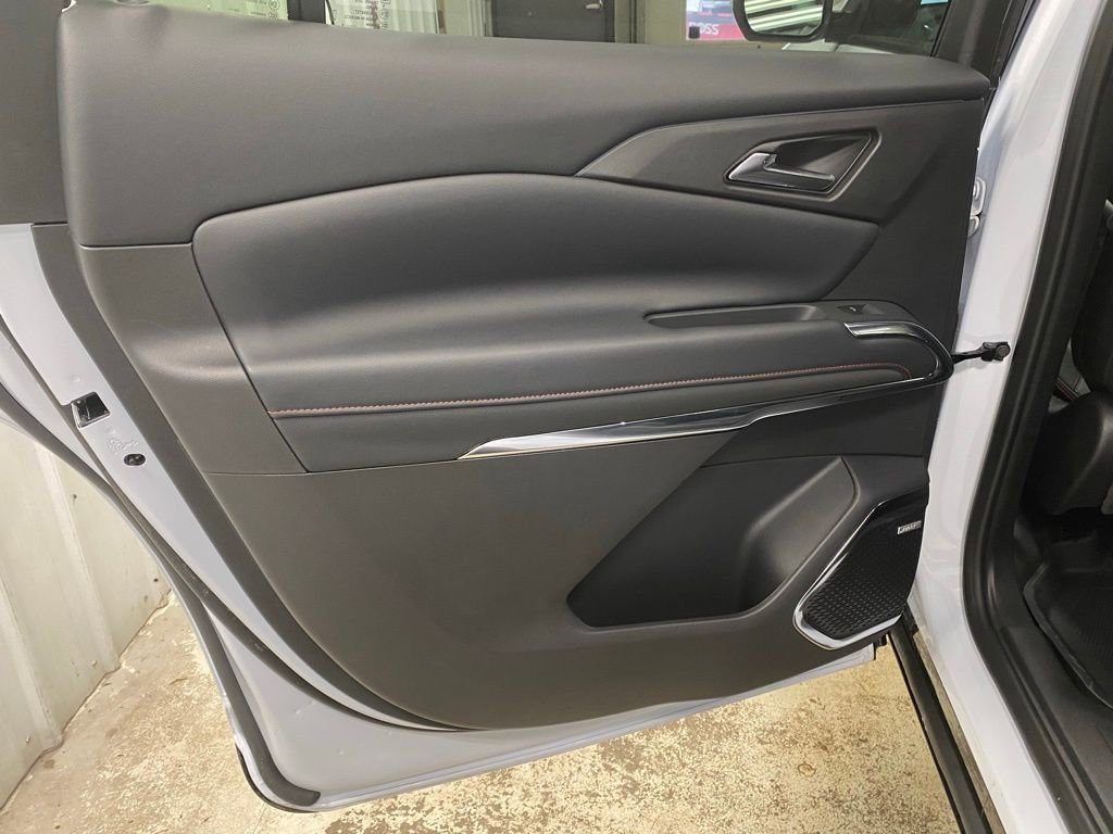 New 2026 Chevrolet Traverse RS w/ LPO, Floor Liner Package AWD/4WD image 40
