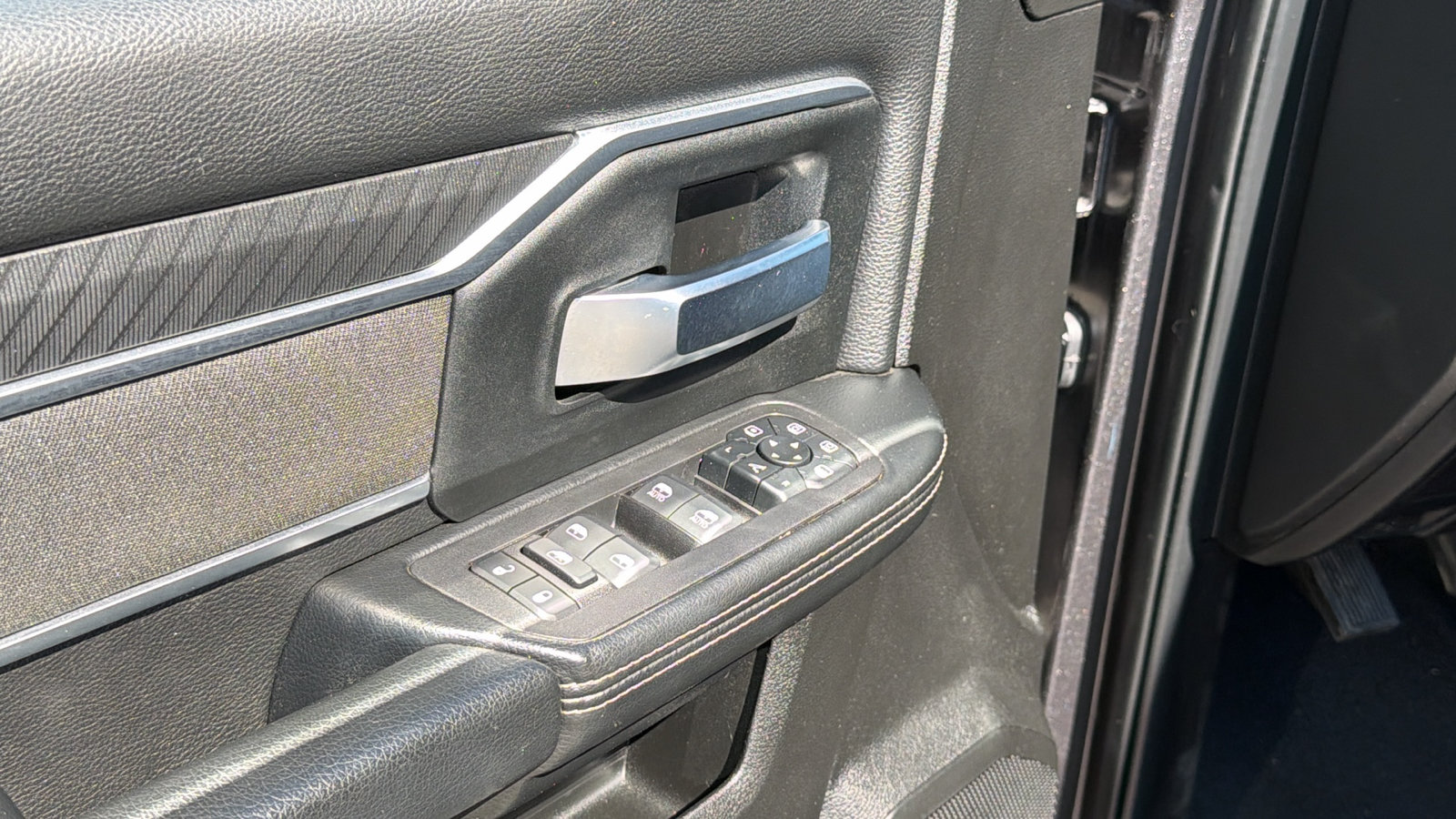 Certified 2025 RAM 2500 Big Horn AWD/4WD image 15