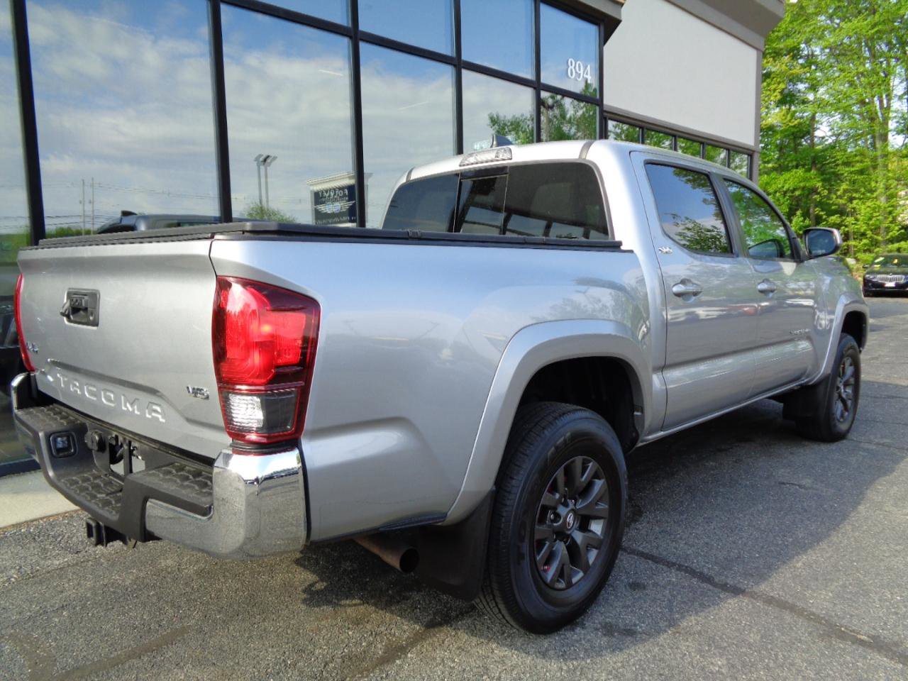 Used 2020 Toyota Tacoma SR5 AWD/4WD image 5
