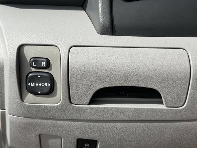 Used 2010 Toyota Camry LE FWD image 16