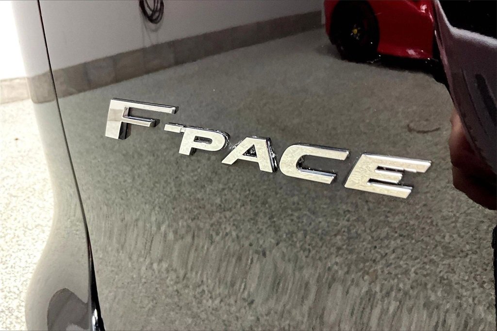 Used 2021 Jaguar F-PACE image 23
