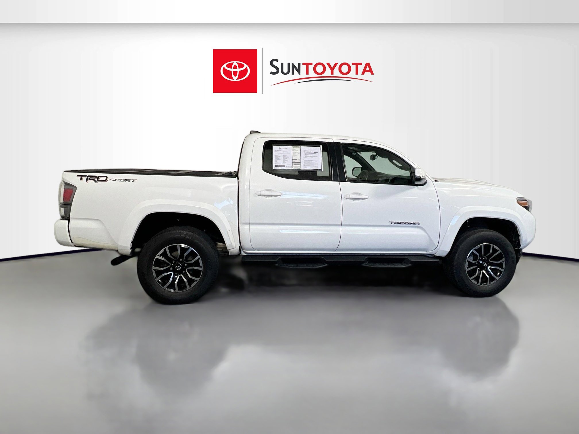 Used 2022 Toyota Tacoma TRD Sport w/ Technology Package image 2