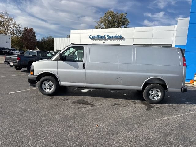Used 2025 Chevrolet Express 2500 Extended w/ Driver Convenience Package RWD image 5