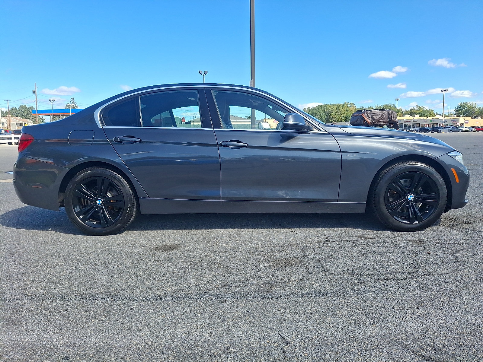 Used 2018 BMW 330i xDrive Sedan w/ Convenience Package AWD/4WD image 7