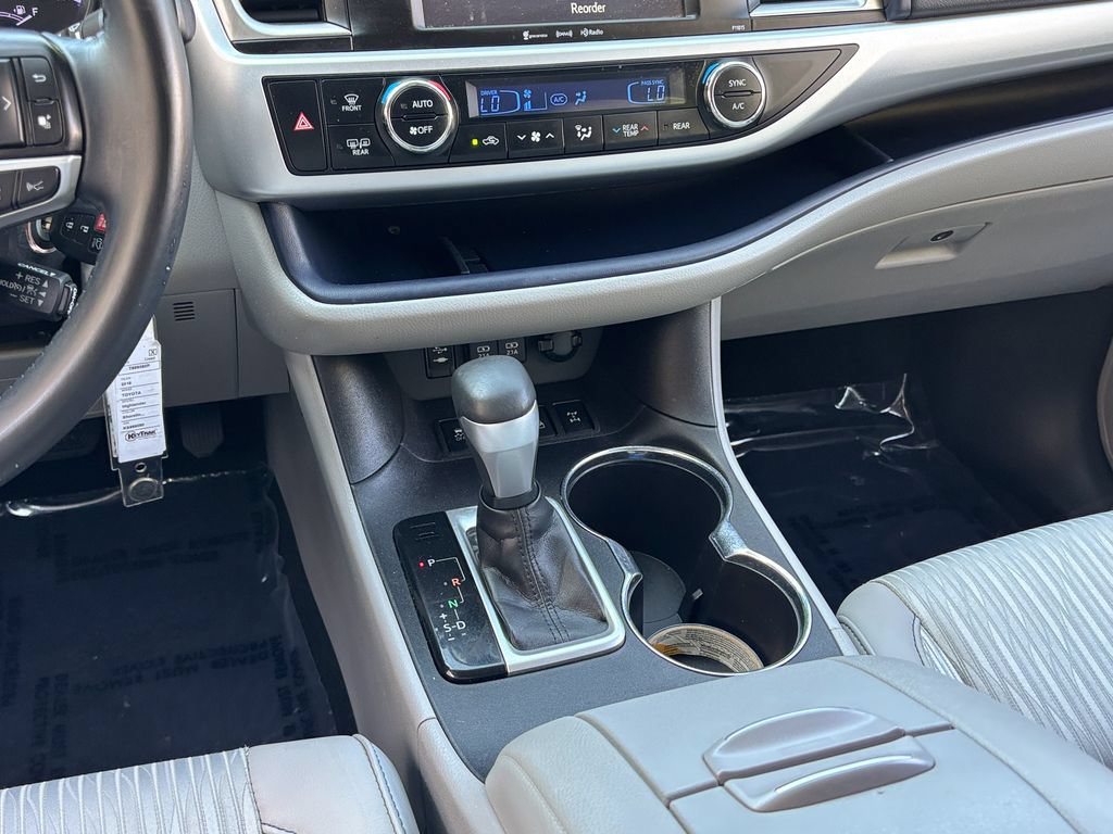 Used 2019 Toyota Highlander Plus AWD/4WD image 37