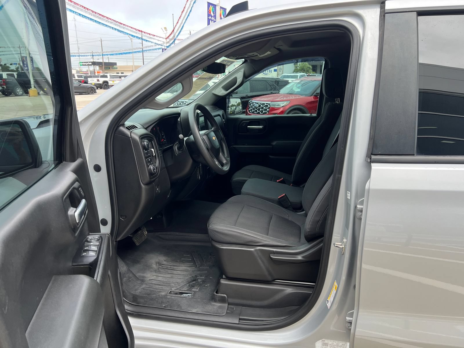Used 2019 Chevrolet Silverado 1500 Custom w/ Custom Convenience Package AWD/4WD image 9