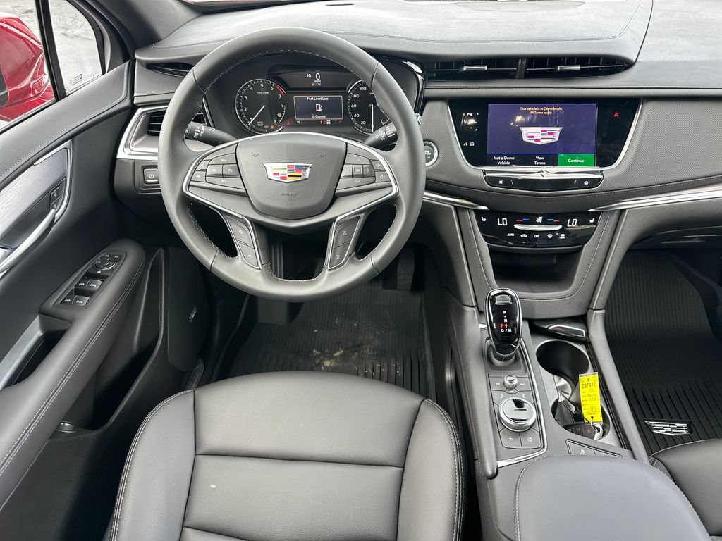 New 2026 Cadillac XT5 Luxury w/ LPO, ONYX Package AWD/4WD image 16