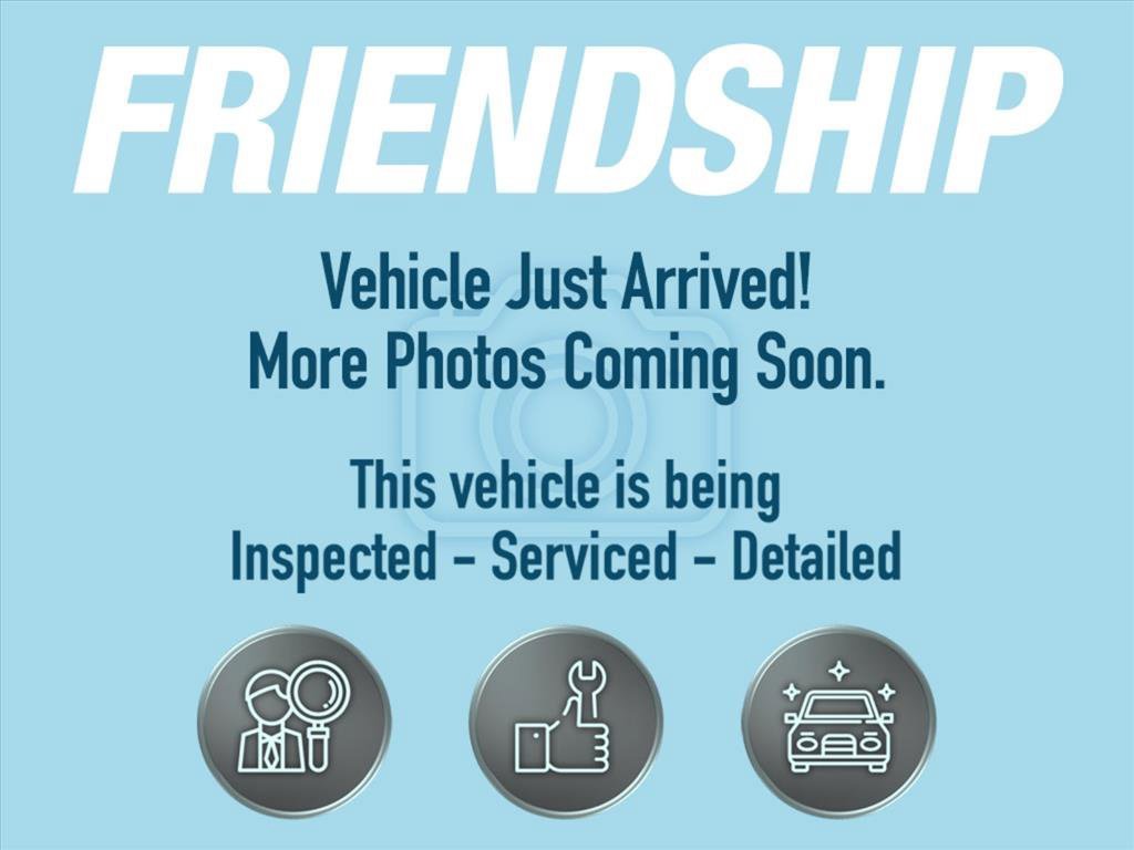 Used 2024 Chrysler Pacifica Touring-L FWD image 3