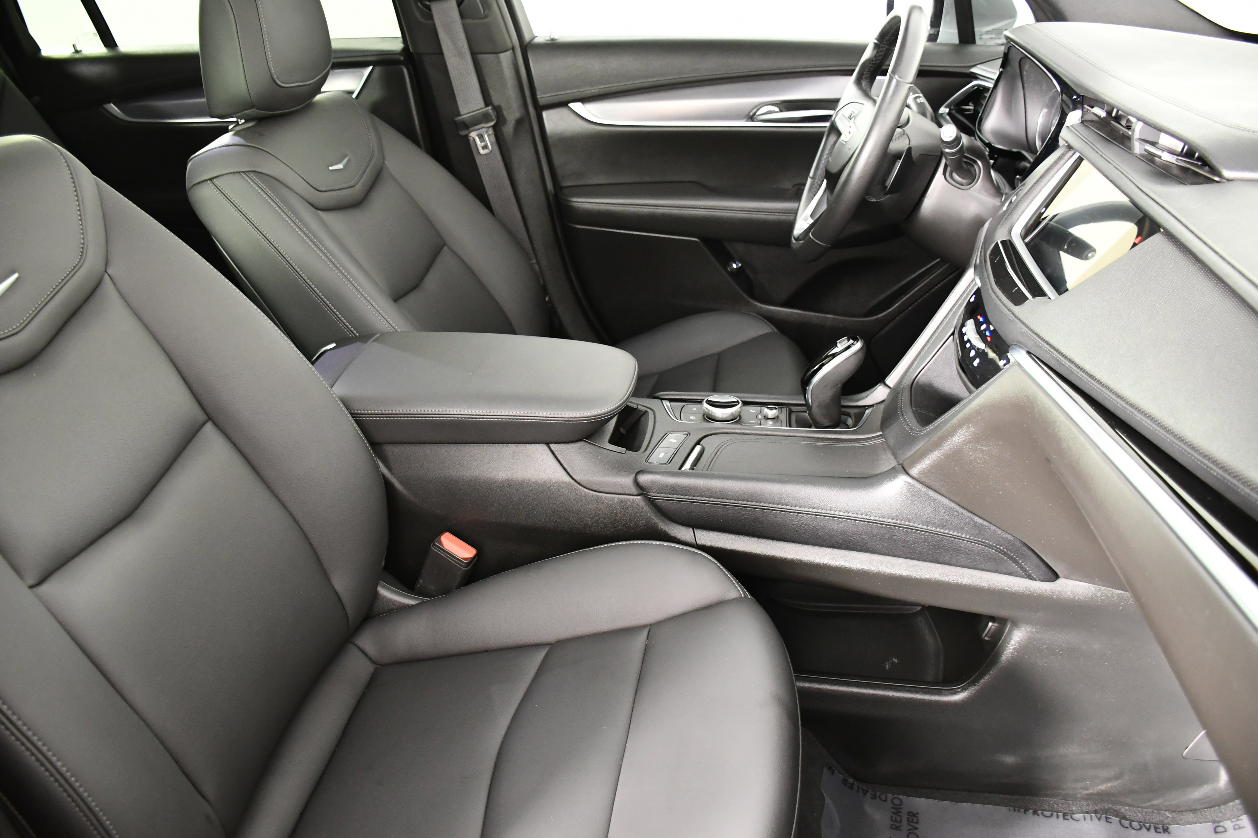 Used 2025 Cadillac XT6 Luxury image 43