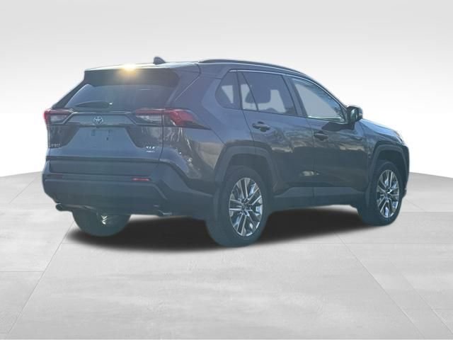 Used 2019 Toyota RAV4 XLE Premium image 7