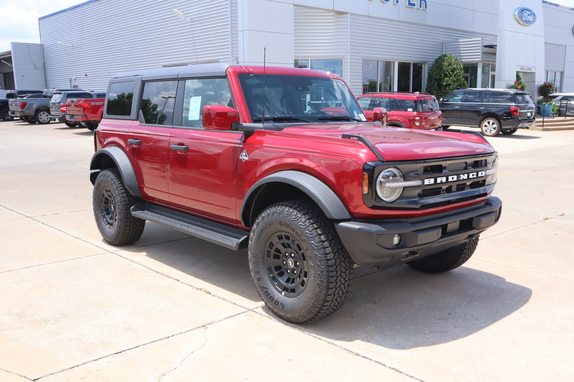 New 2026 Ford Bronco Outer Banks w/ Sasquatch Package