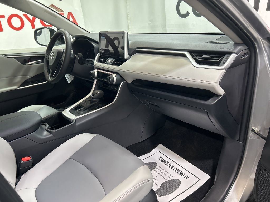 Used 2025 Toyota RAV4 XLE Premium image 9