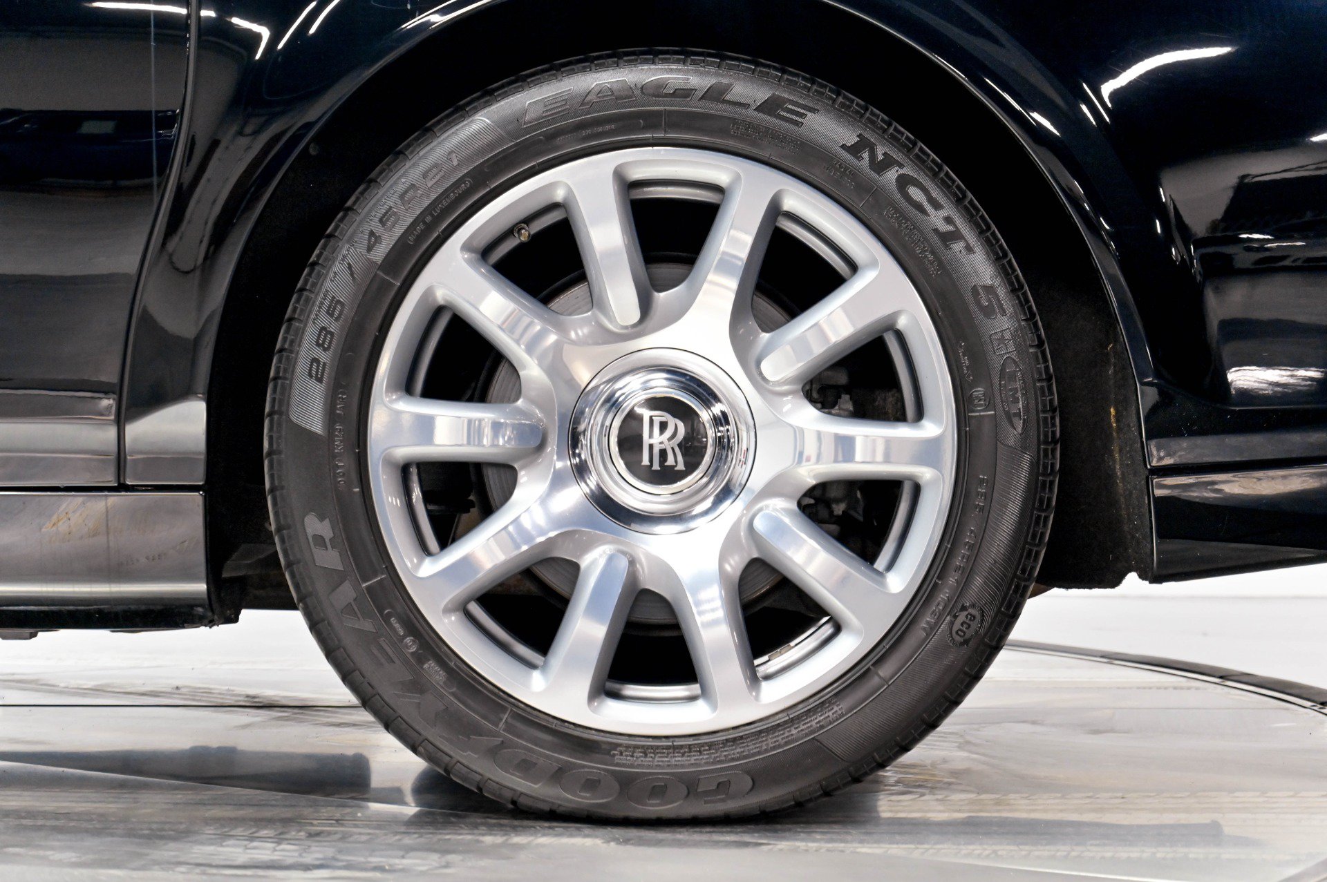 Used 2013 Rolls-Royce Phantom Sedan RWD image 61