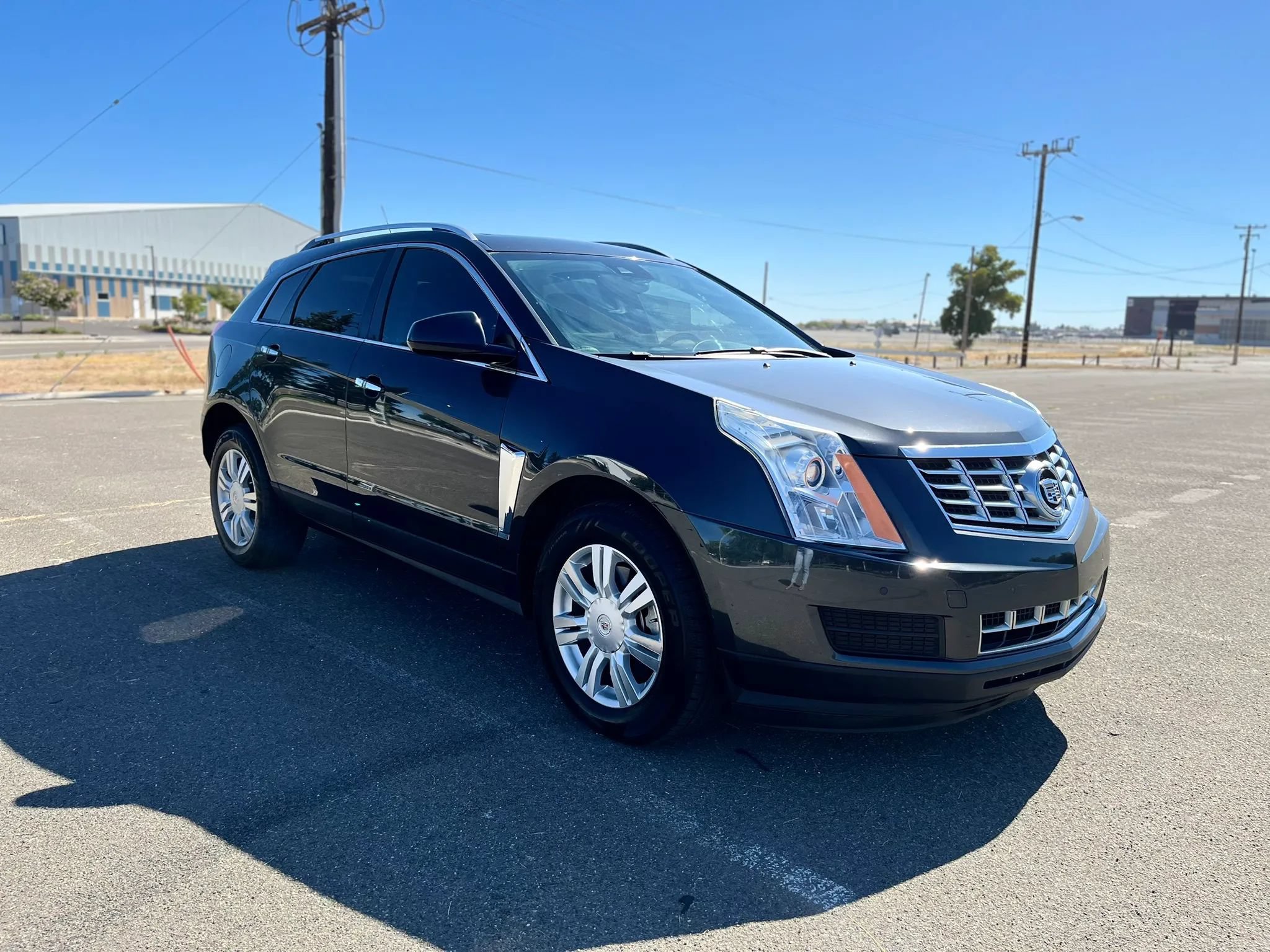 Used 2016 Cadillac SRX Luxury w/ Driver Awareness Package FWD image 3