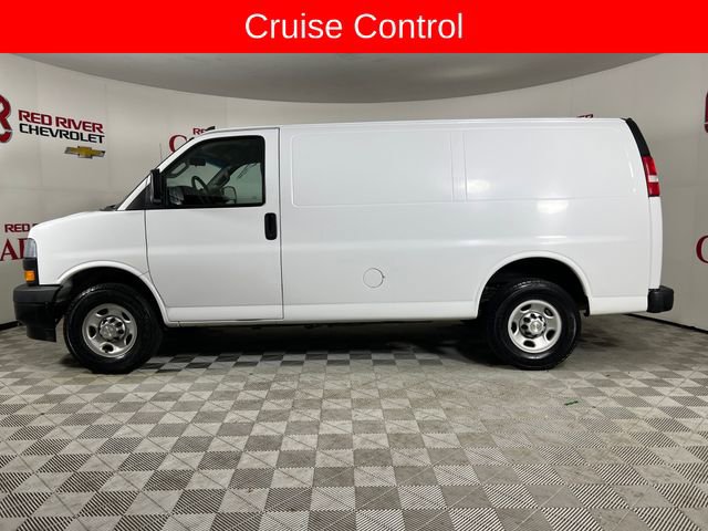 Used 2022 Chevrolet Express 2500 w/ Driver Convenience Package image 4