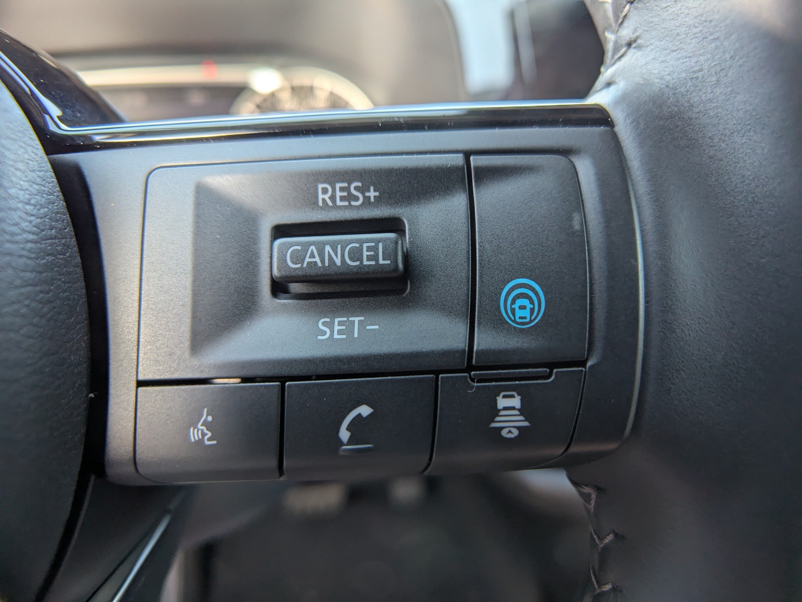 Used 2023 Nissan Pathfinder SL w/ Black Appearance Package AWD/4WD image 28