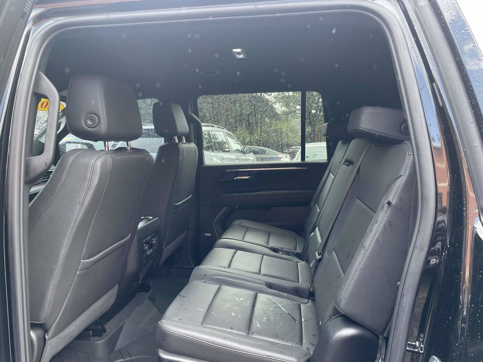 Used 2025 Chevrolet Suburban LT w/ Comfort Package RWD image 3