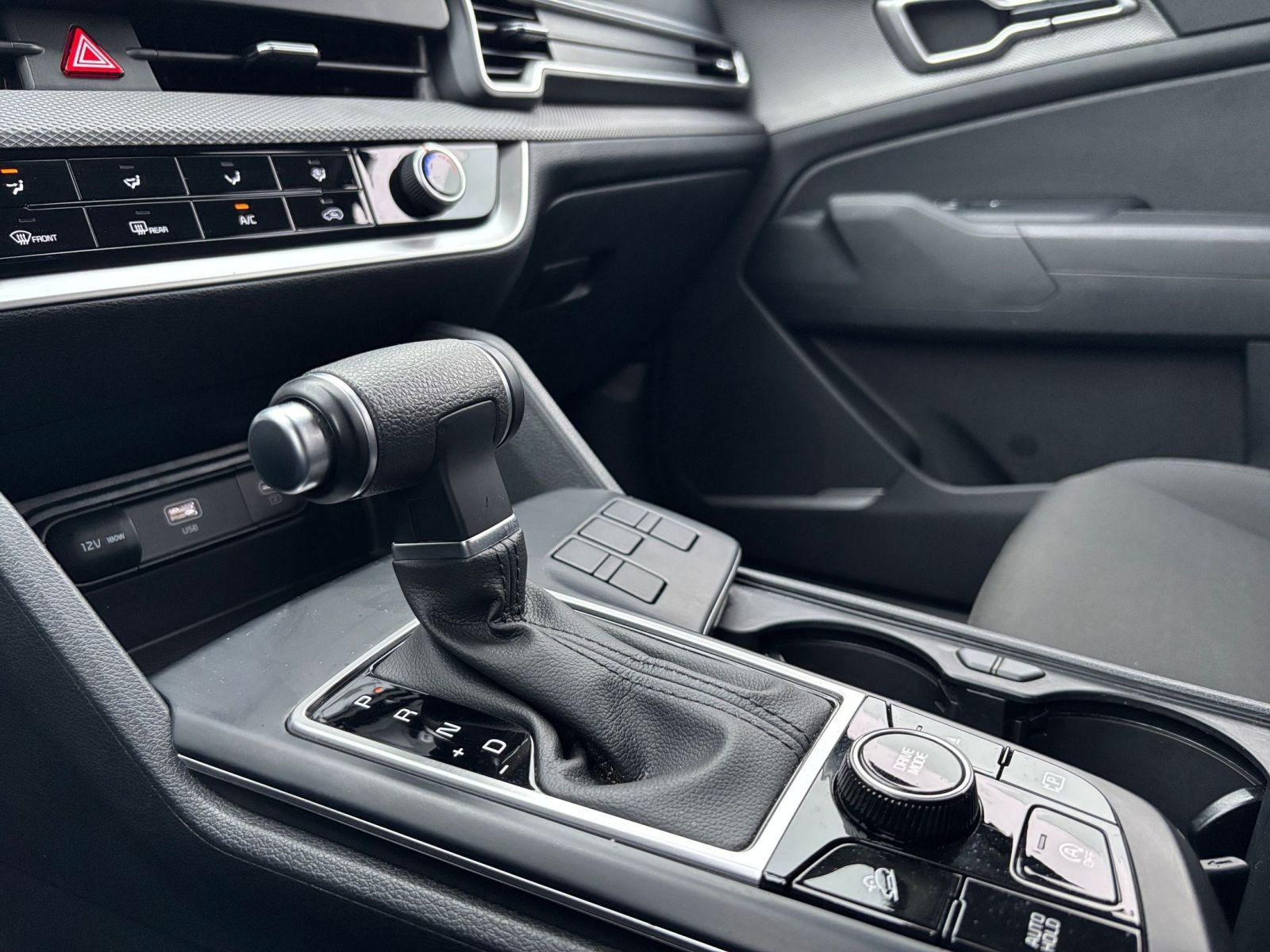 Used 2025 Kia Sportage LX image 40