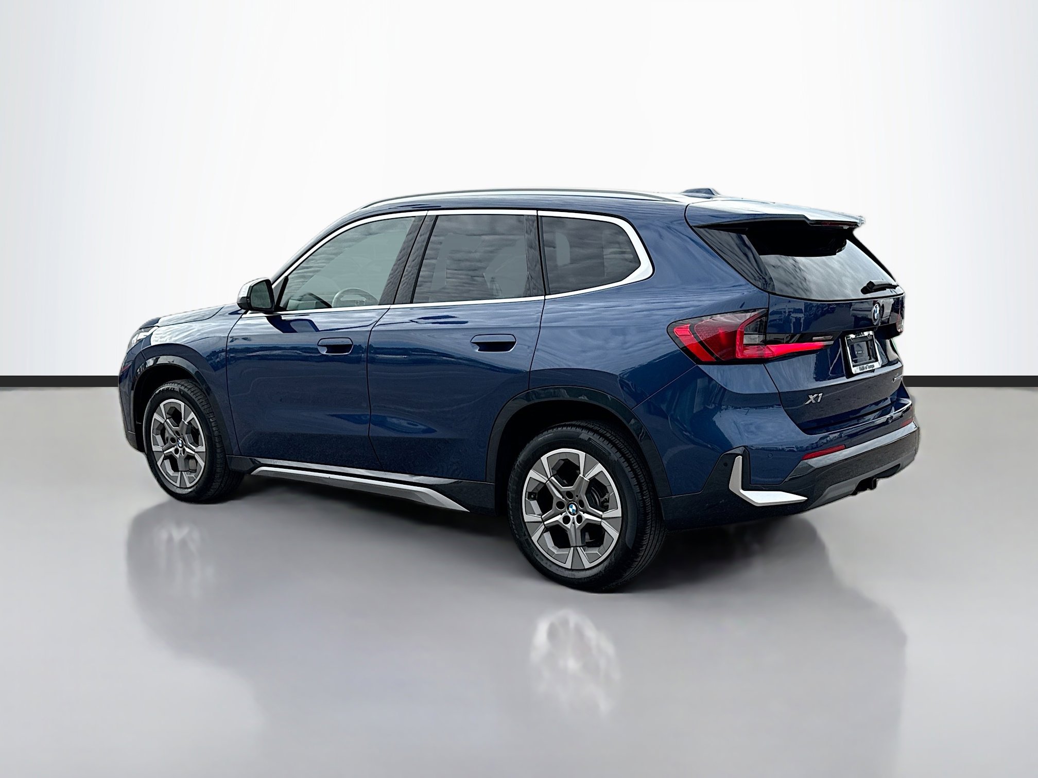 Used 2023 BMW X1 xDrive28i w/ Premium Package image 5