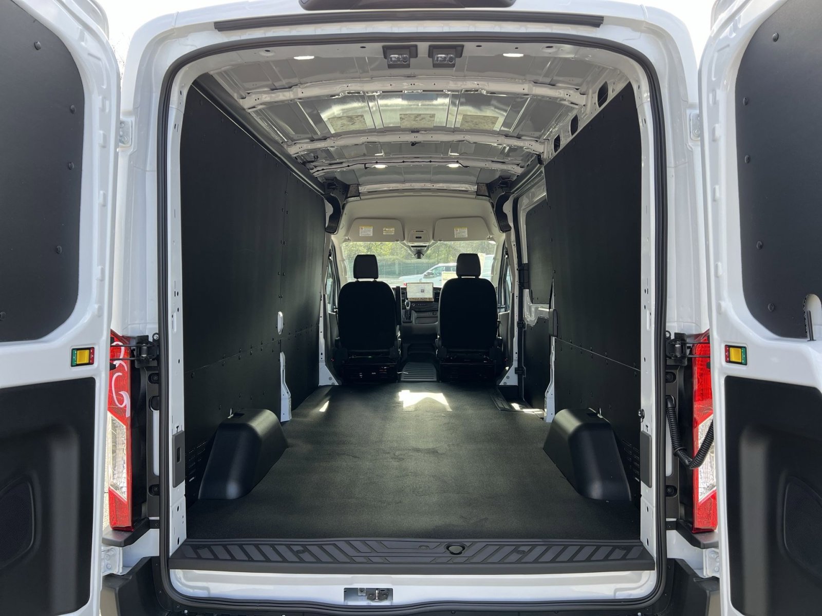 New 2026 Ford Transit 250 148 Medium Roof RWD image 23