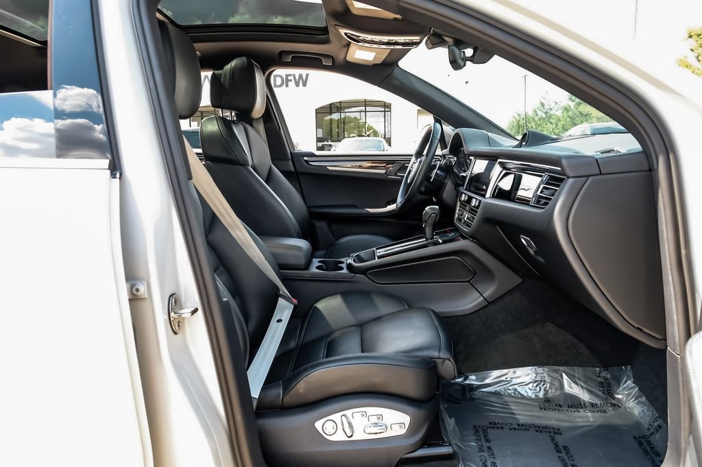 Used 2024 Porsche Macan AWD/4WD image 37