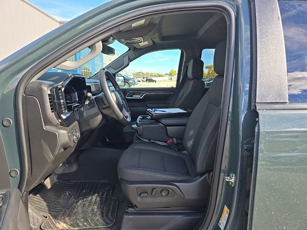 Used 2025 Chevrolet Silverado 1500 LT image 8