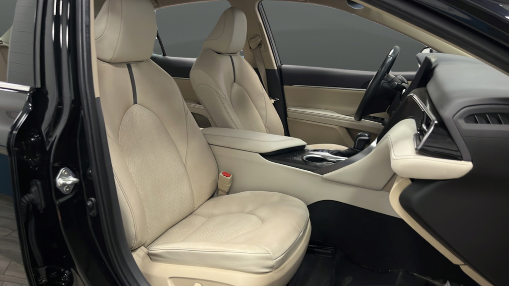 Used 2023 Toyota Camry XLE w/ Cold Weather Package FWD image 24