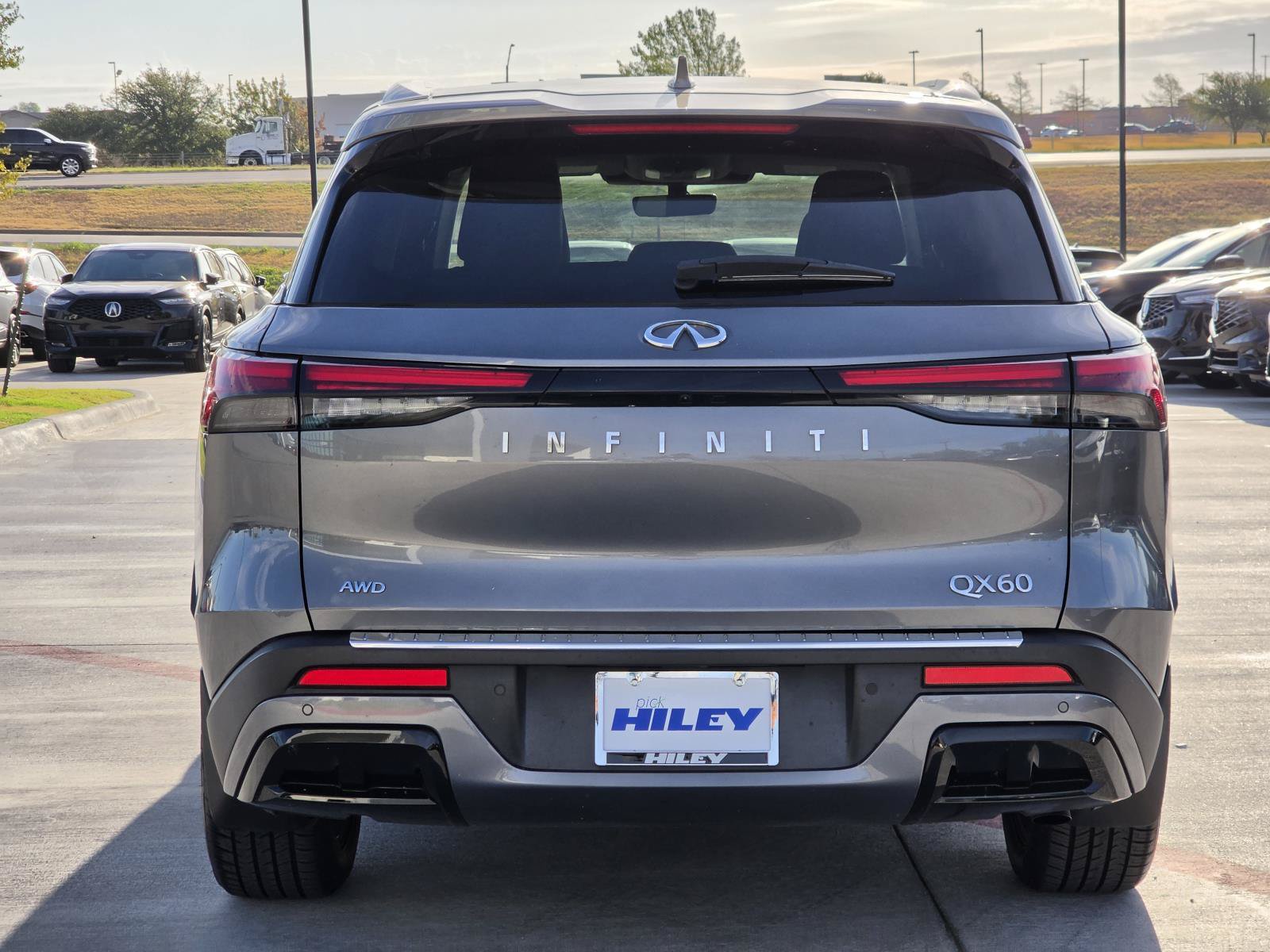 Used 2023 INFINITI QX60 Luxe w/ Cargo Package AWD/4WD image 4