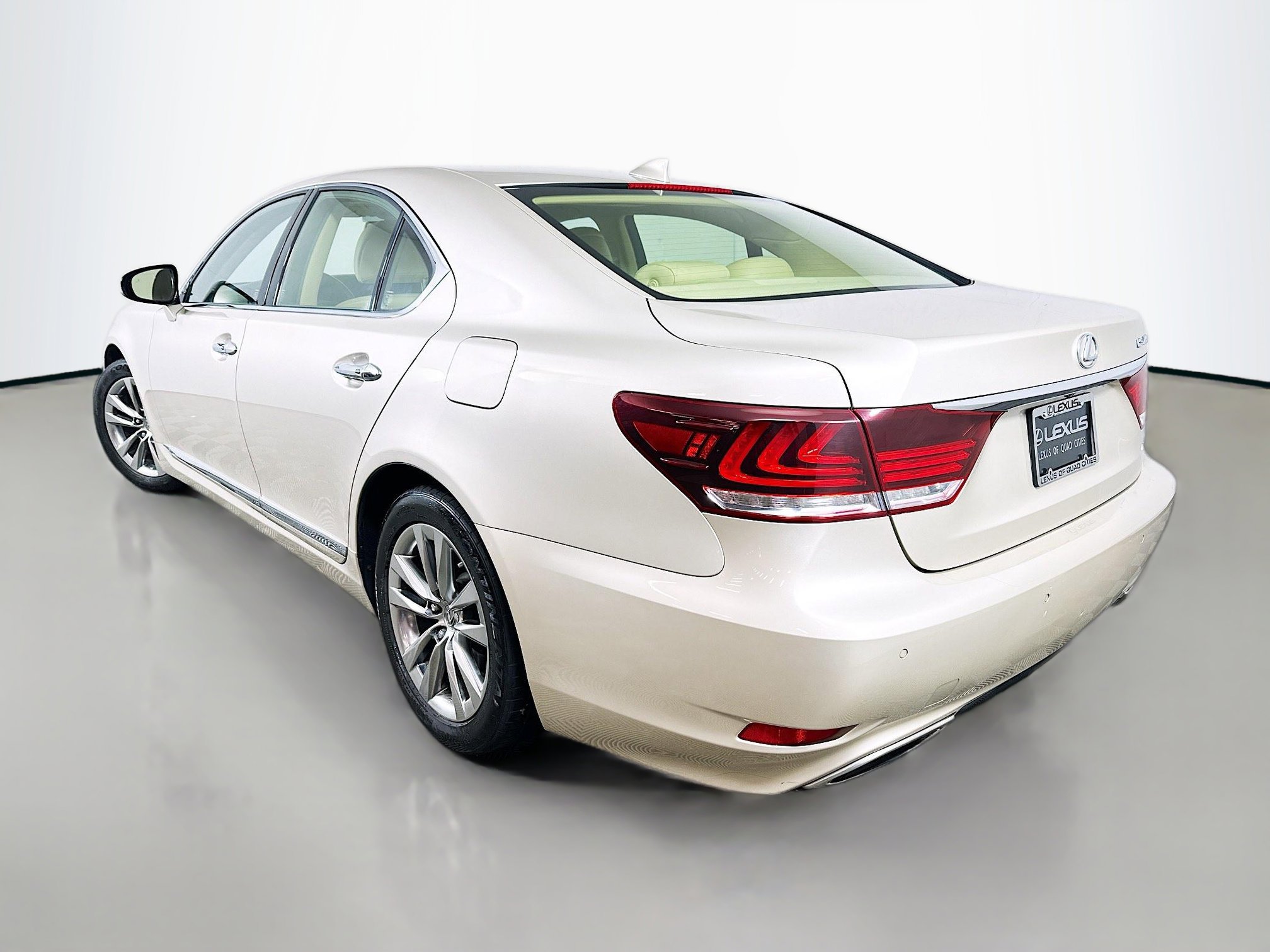 Used 2015 Lexus LS 460 AWD w/ Comfort Package image 5