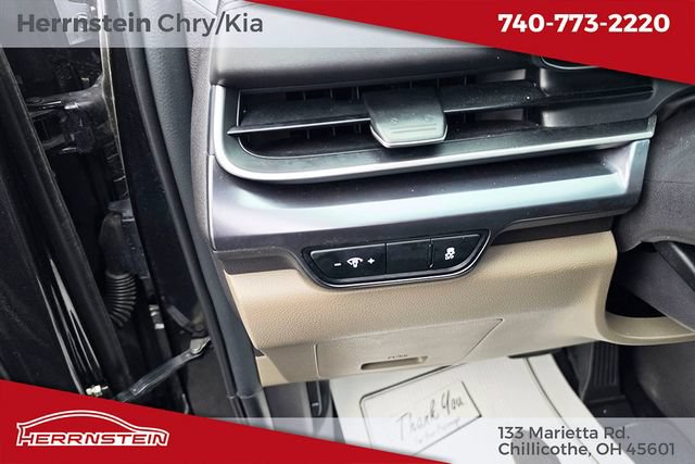 Used 2025 Kia Carnival FWD image 17