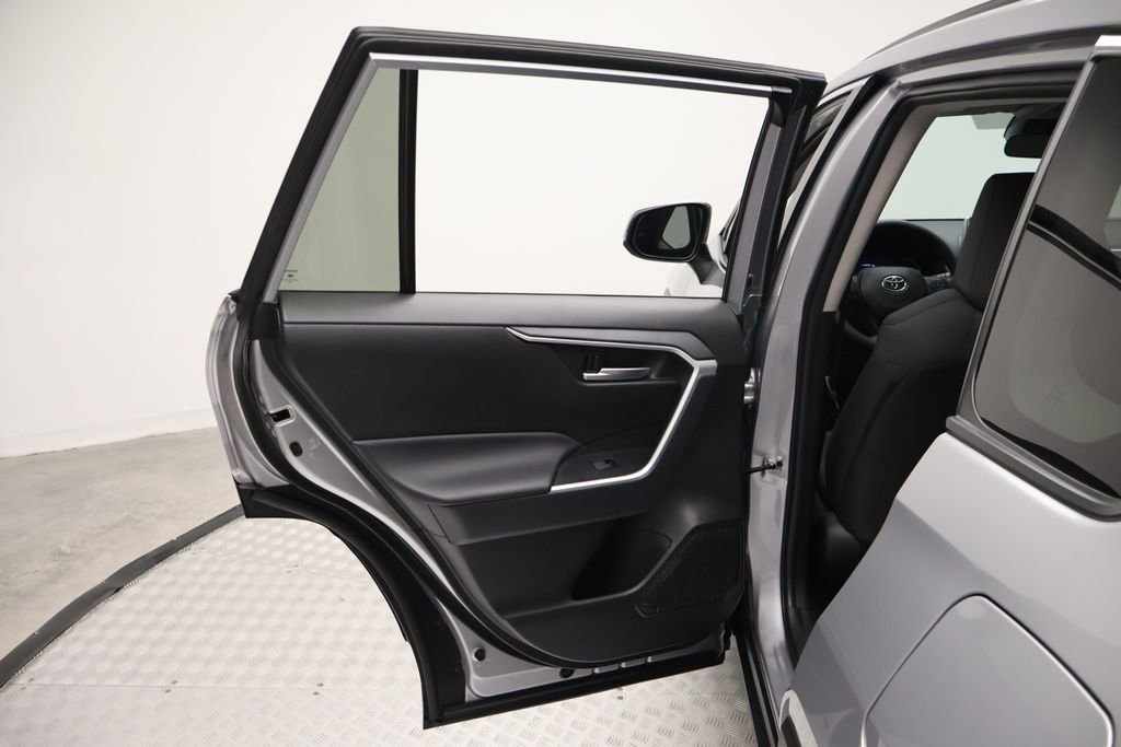 Certified 2025 Toyota RAV4 XLE FWD image 21
