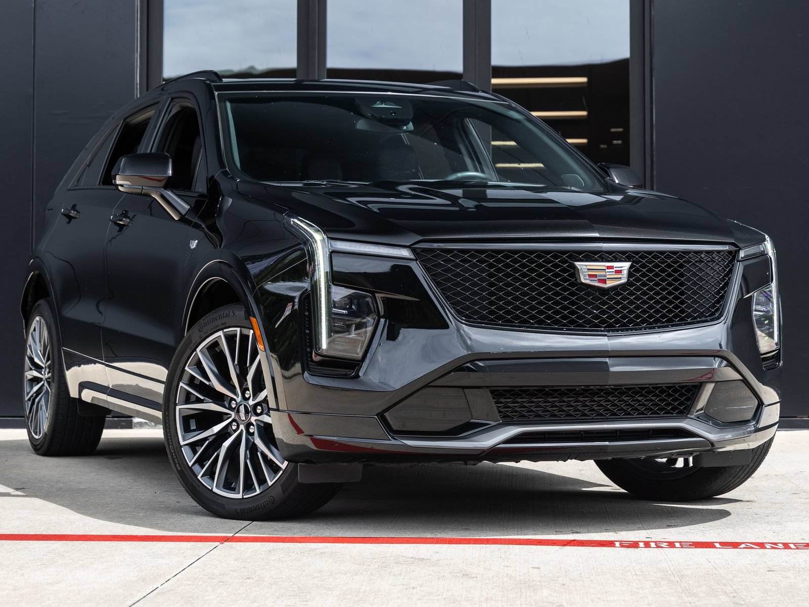Used 2024 Cadillac XT4 Sport FWD image 2