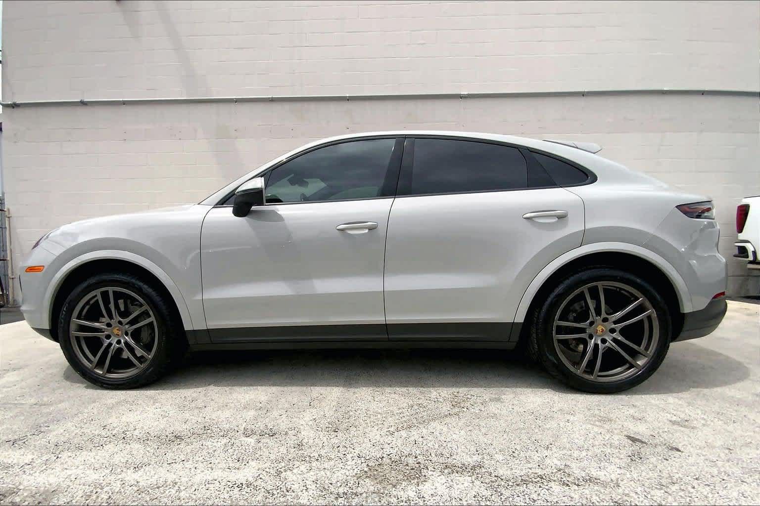 Used 2021 Porsche Cayenne S AWD/4WD image 3
