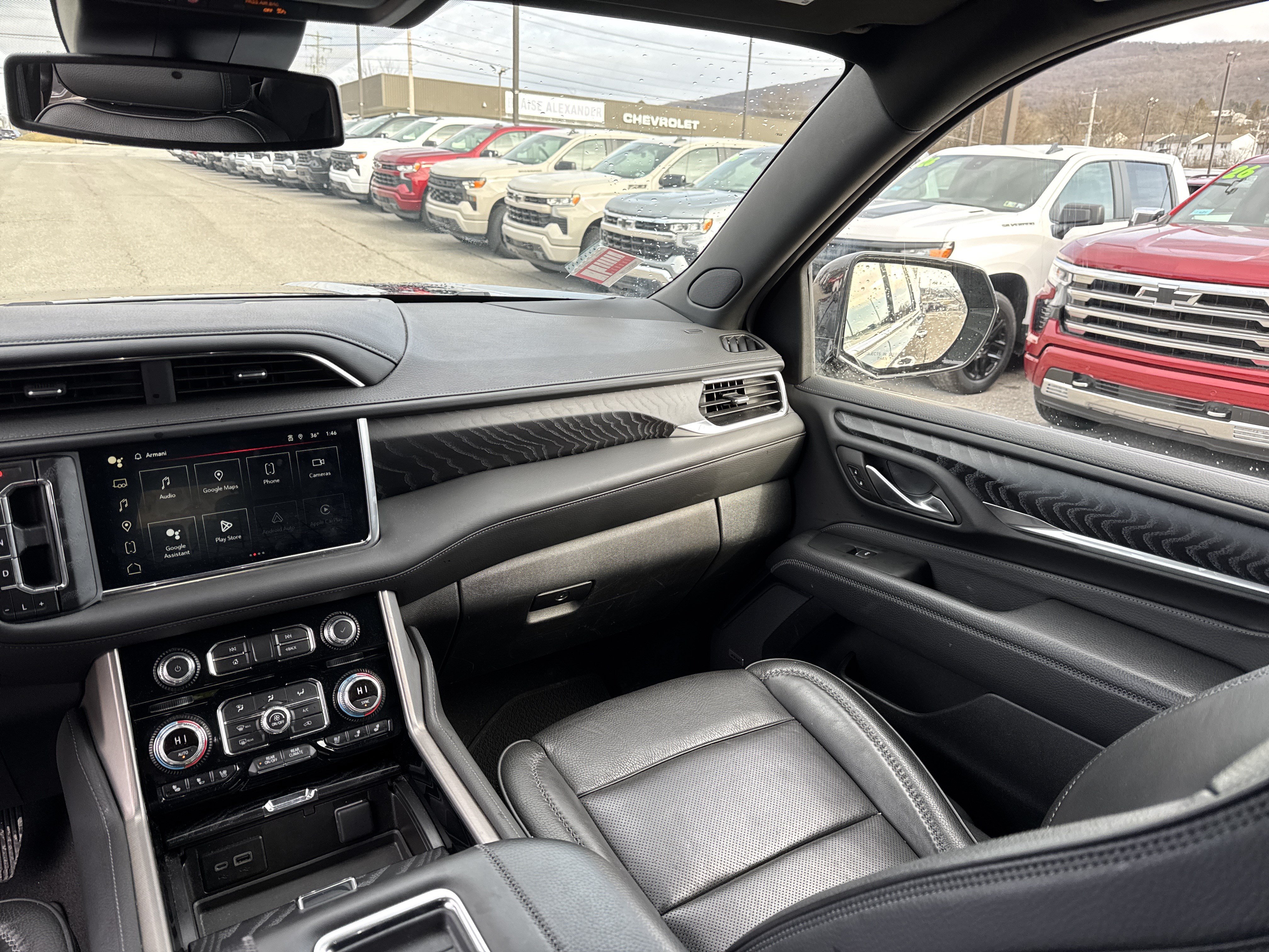 Used 2024 GMC Yukon XL Denali AWD/4WD image 15