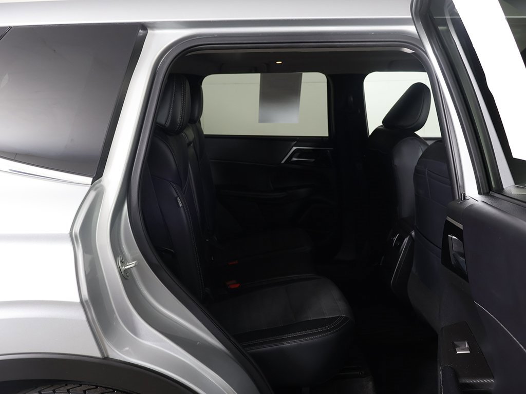 Used 2024 Mitsubishi Outlander SE image 35