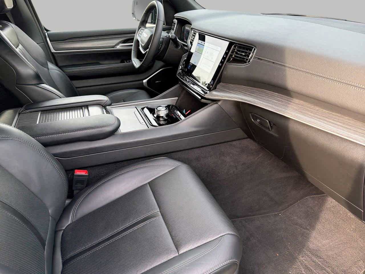 Used 2024 Jeep Wagoneer Series II w/ Flexible Seating Group image 10