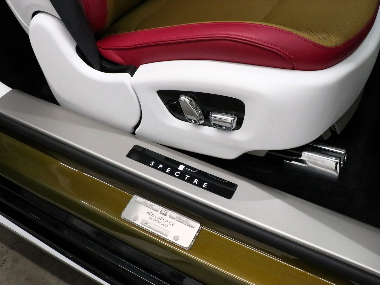 Used 2024 Rolls-Royce Spectre w/ Spectre Launch Package image 30