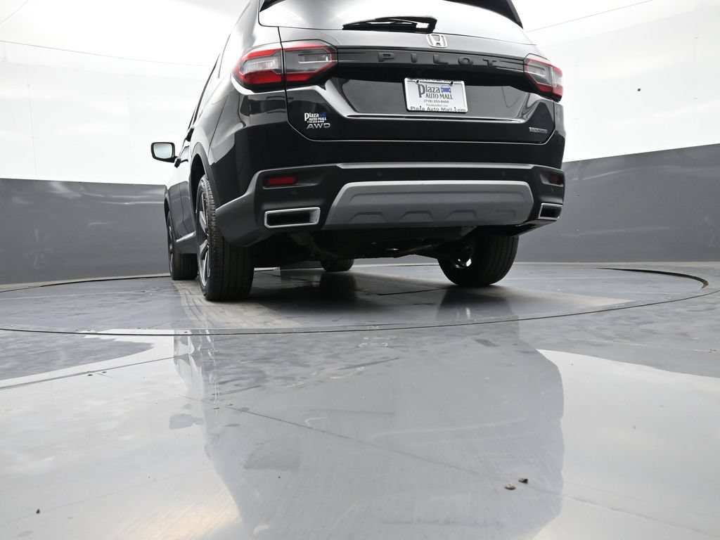 Certified 2025 Honda Pilot Touring image 34