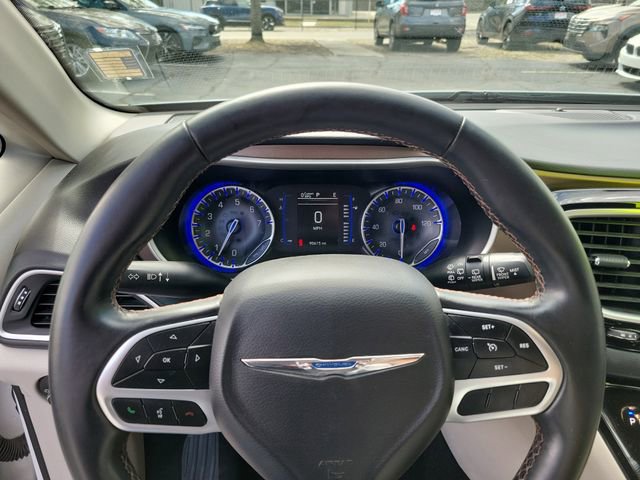 Used 2018 Chrysler Pacifica Touring-L image 17