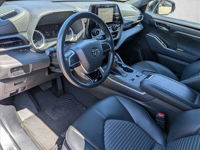 Used 2023 Toyota Highlander XSE FWD image 10