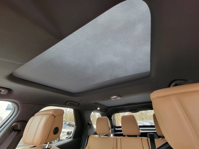 Used 2024 Land Rover Discovery Dynamic SE image 38