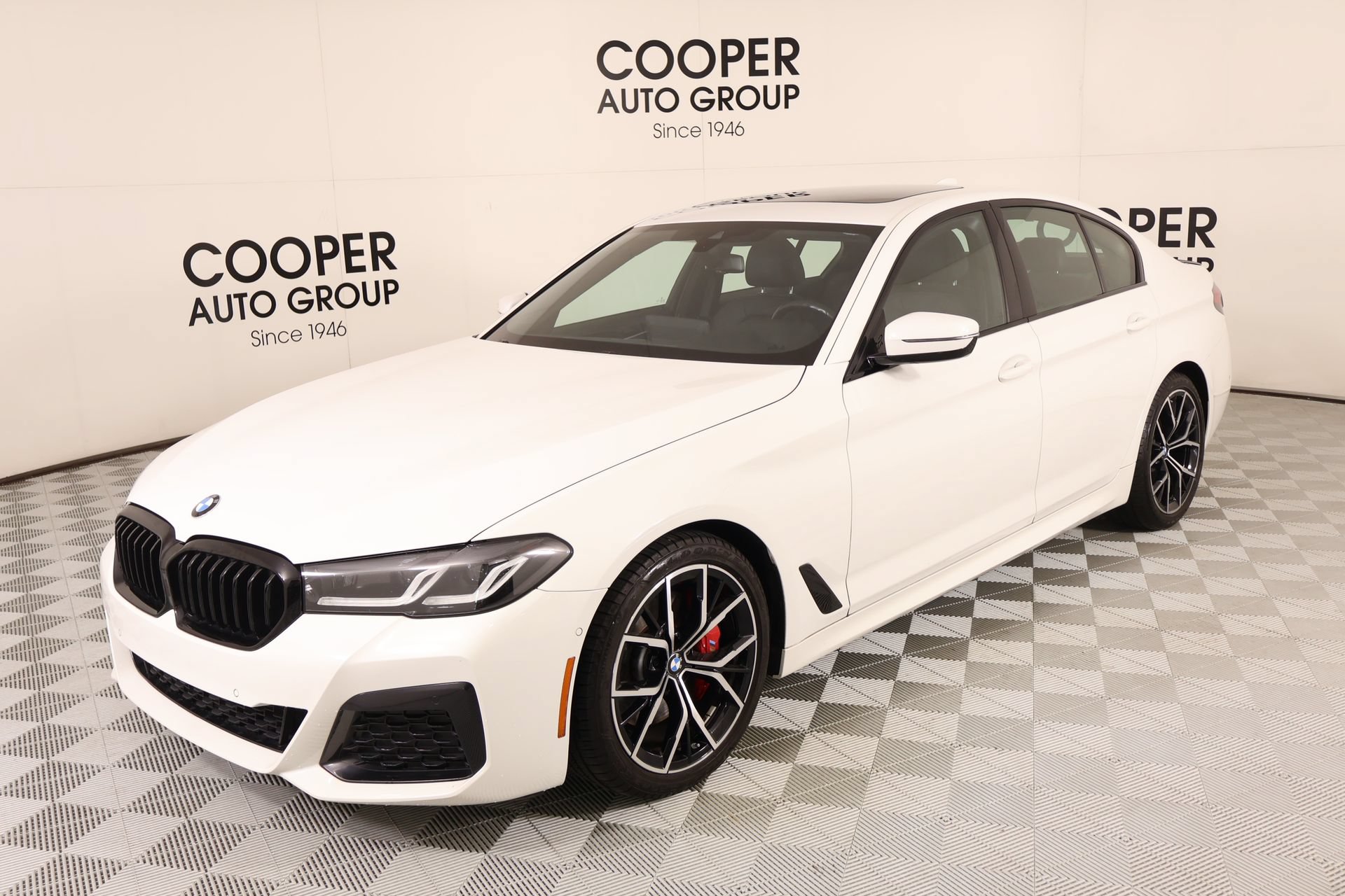 Used 2023 BMW 530i xDrive w/ M Sport Package AWD/4WD image 11