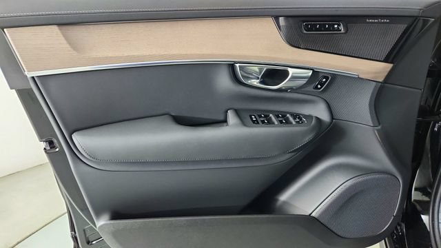 New 2026 Volvo XC90 T8 Plus w/ Protection Package AWD/4WD image 9
