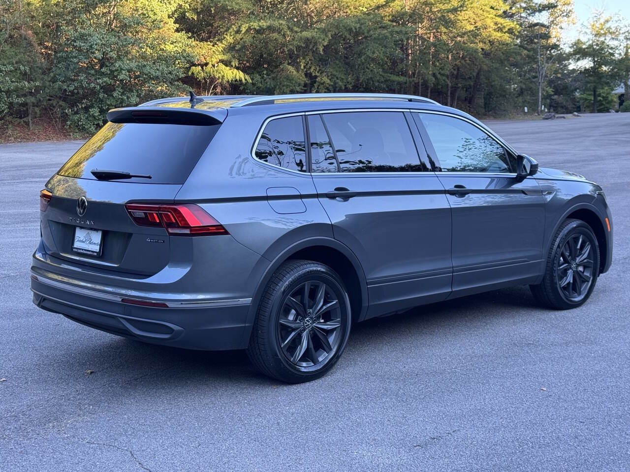 Used 2024 Volkswagen Tiguan SE image 6