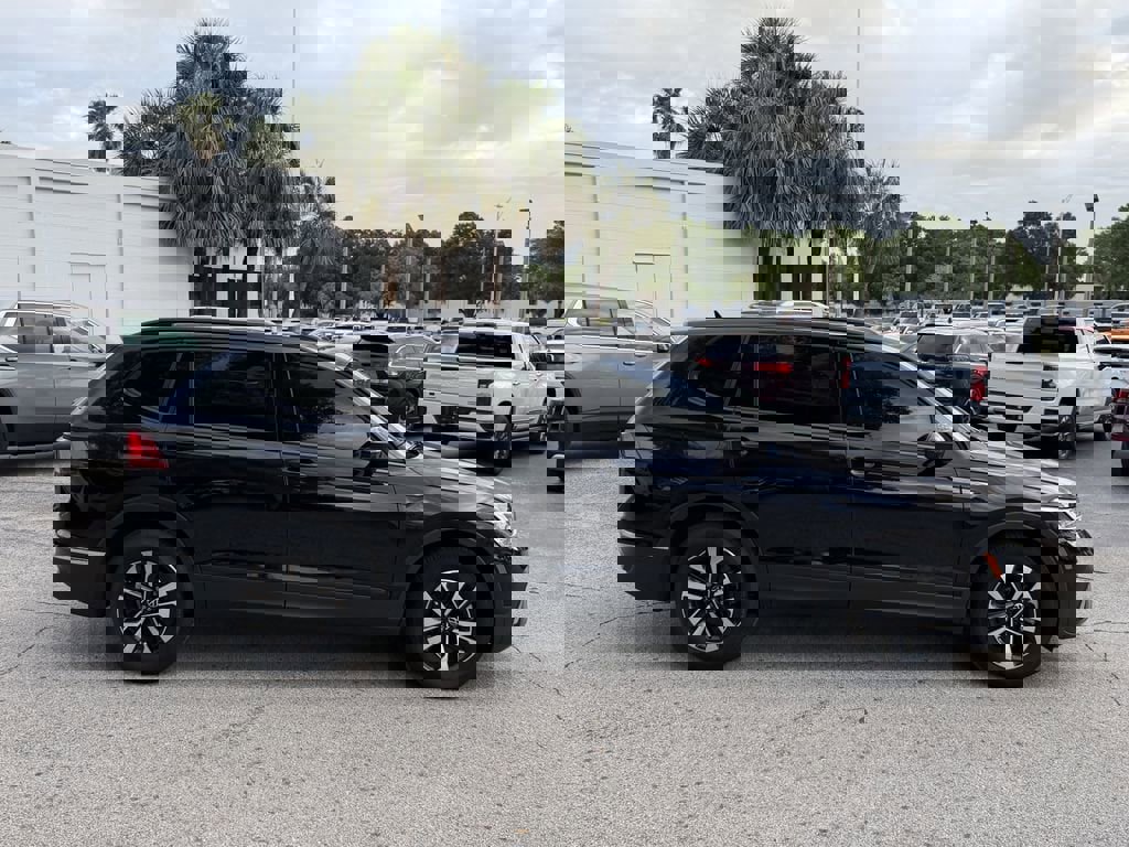 Used 2024 Volkswagen Tiguan S image 4