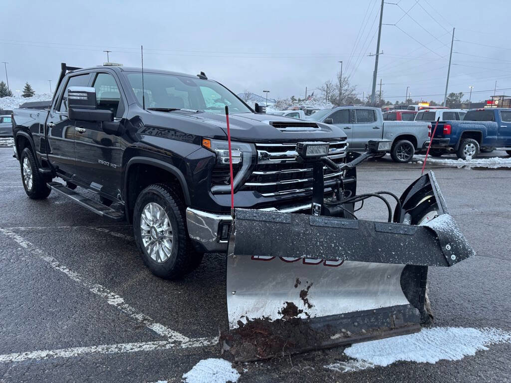 Used 2024 Chevrolet Silverado 2500 LTZ image 7