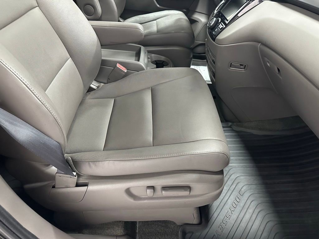 Used 2016 Honda Odyssey Touring Elite image 61